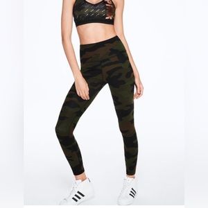 Vs PINK ultimate Camo leggings